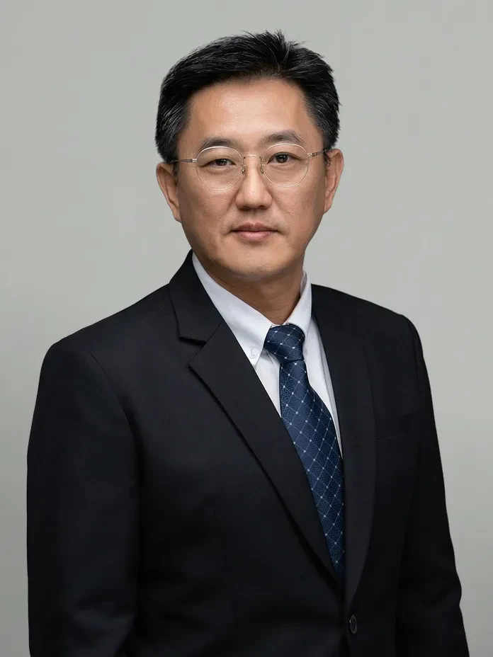 นายฉัตรชัย  เอี่ยมอุไรรัตน์