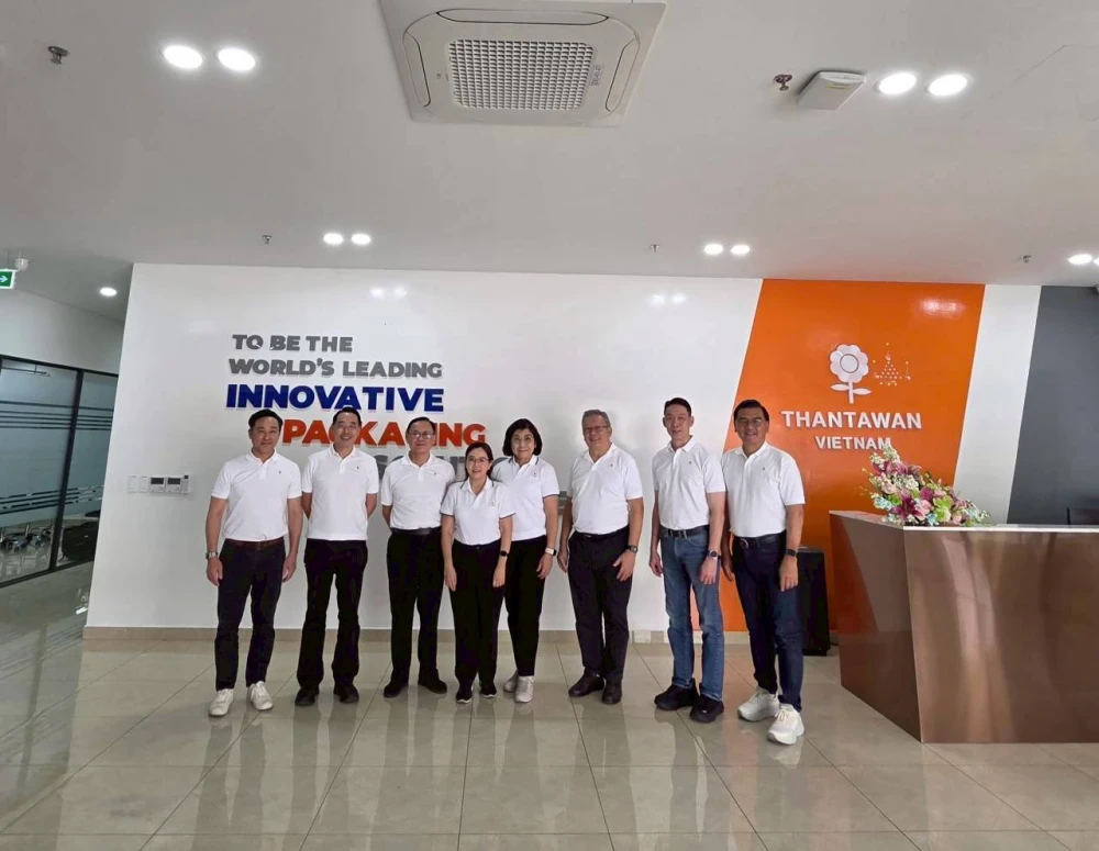 คณะกรรมการและผู้บริหารเดินหน้าขับเคลื่อนกลยุทธ์องค์กร เยี่ยมชมโรงงานทานตะวันอุตสาหกรรม เวียดนาม